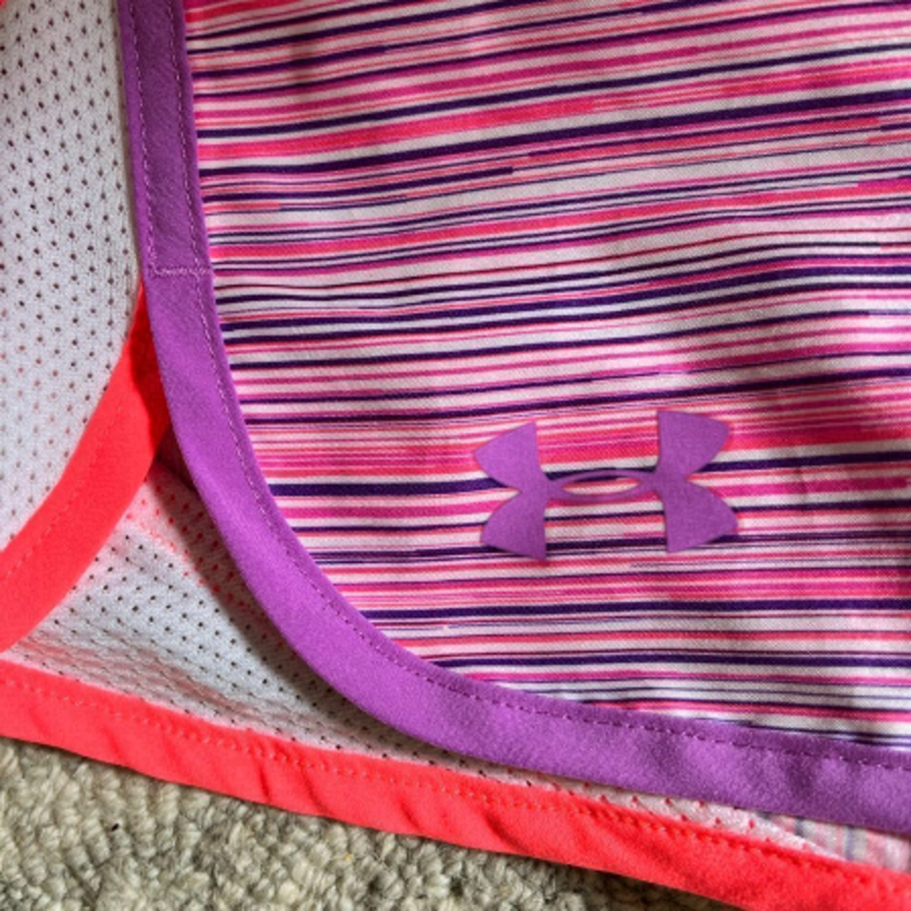 Girls Under Armour Light Weight Shorts Size Medium